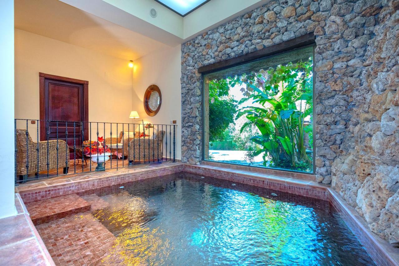Casa Flores Con Piscina Interior Climatizada Alcaucín Buitenkant foto