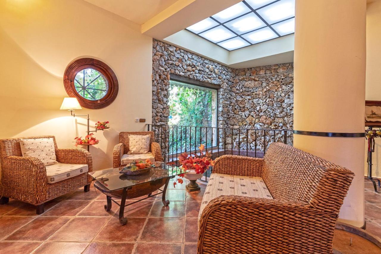 Casa Flores Con Piscina Interior Climatizada Alcaucín Buitenkant foto
