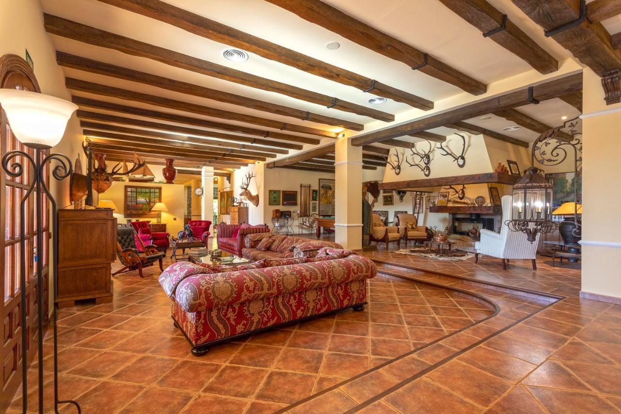 Casa Flores Con Piscina Interior Climatizada Alcaucín Buitenkant foto