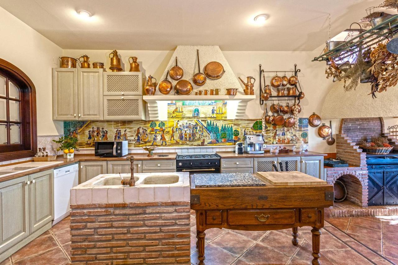 Casa Flores Con Piscina Interior Climatizada Alcaucín Buitenkant foto