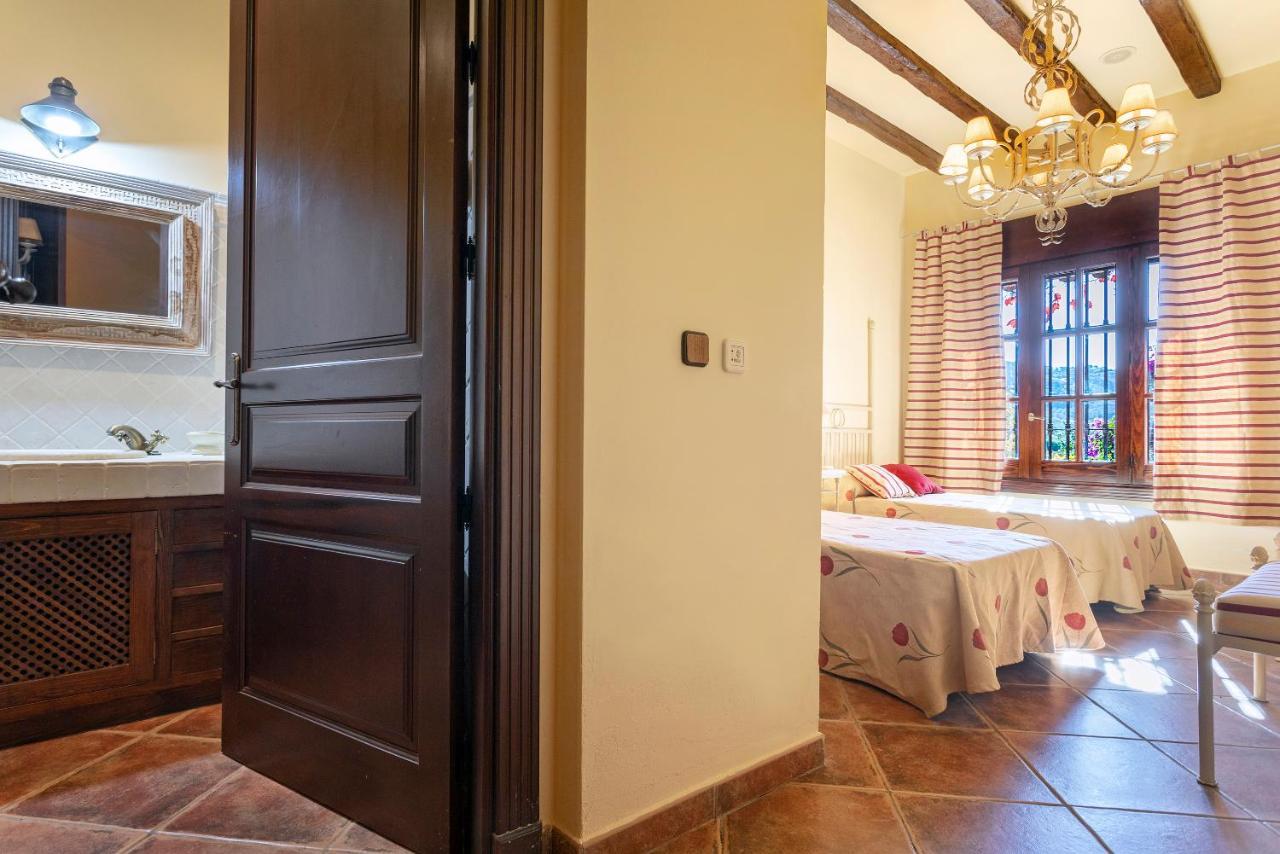 Casa Flores Con Piscina Interior Climatizada Alcaucín Buitenkant foto