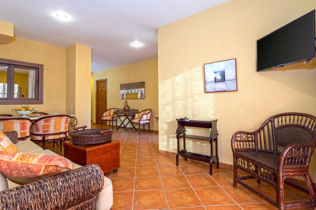 Casa Flores Con Piscina Interior Climatizada Alcaucín Buitenkant foto