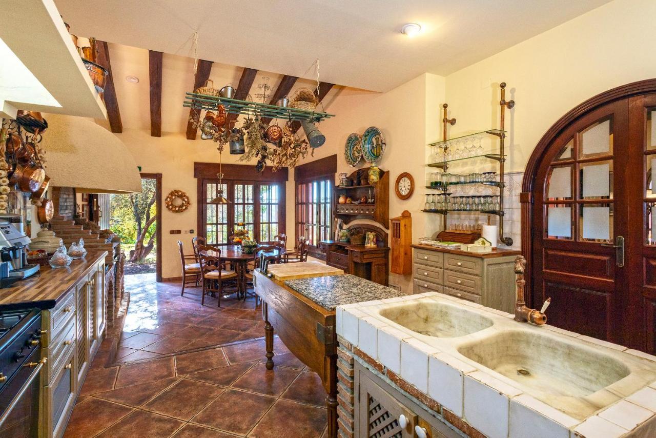 Casa Flores Con Piscina Interior Climatizada Alcaucín Buitenkant foto